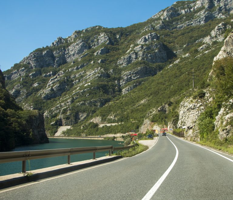 Driving in Bosnia and Herzegovina – A 2025 Visitor’s Survival Guide